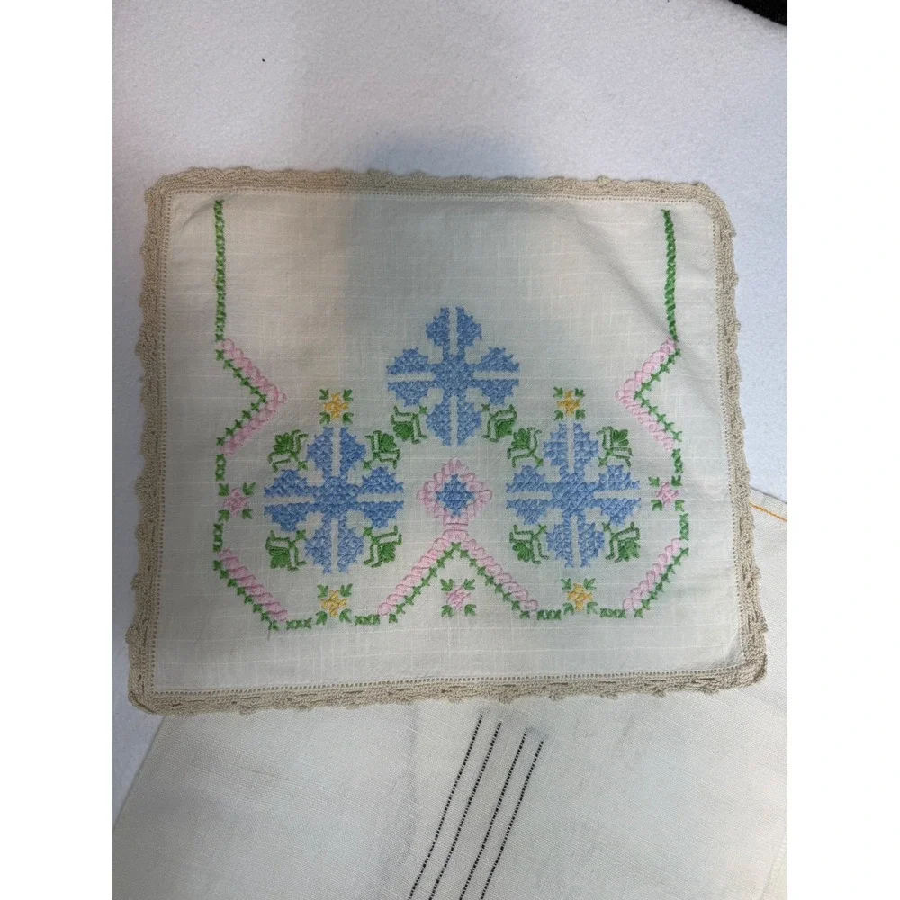 Vintage‎ Hand Embroidered Linen Set Floral Cross Stitch Crochet Lace 3 Piece Lot